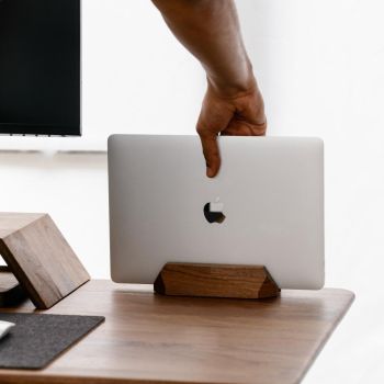 Oakywood Laptop Dock - Walnut
