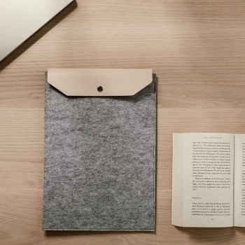 Gepersonaliseerde Gerecycleerde Laptoptas Van Vilt - Grijs