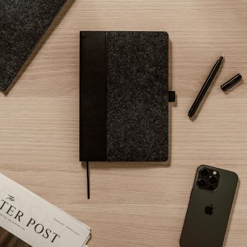 Gepersonaliseerd Gerecycleerd Notitieboek Van Vilt - Zwart