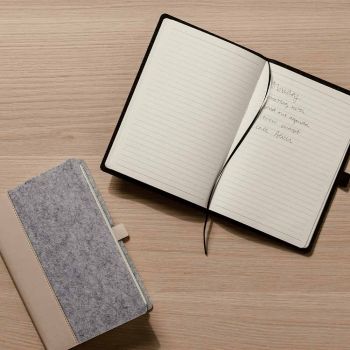 Gepersonaliseerd Gerecycleerd Notitieboek Van Vilt - Grijs