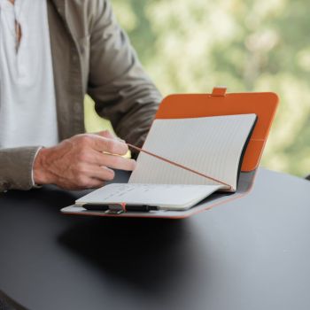 Gepersonaliseerde Orbitkey Compendium A5 - Terracotta